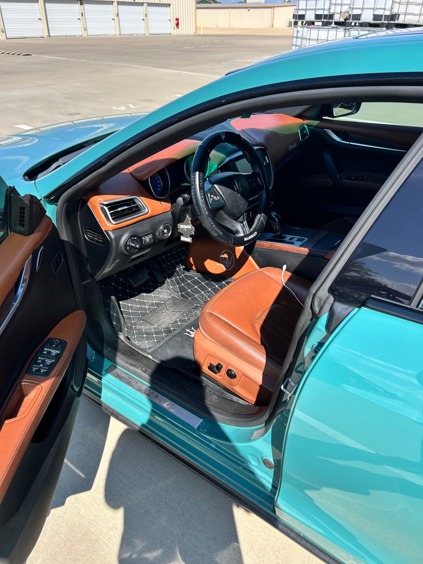 Tan leather interior of the Maserati Ghibli