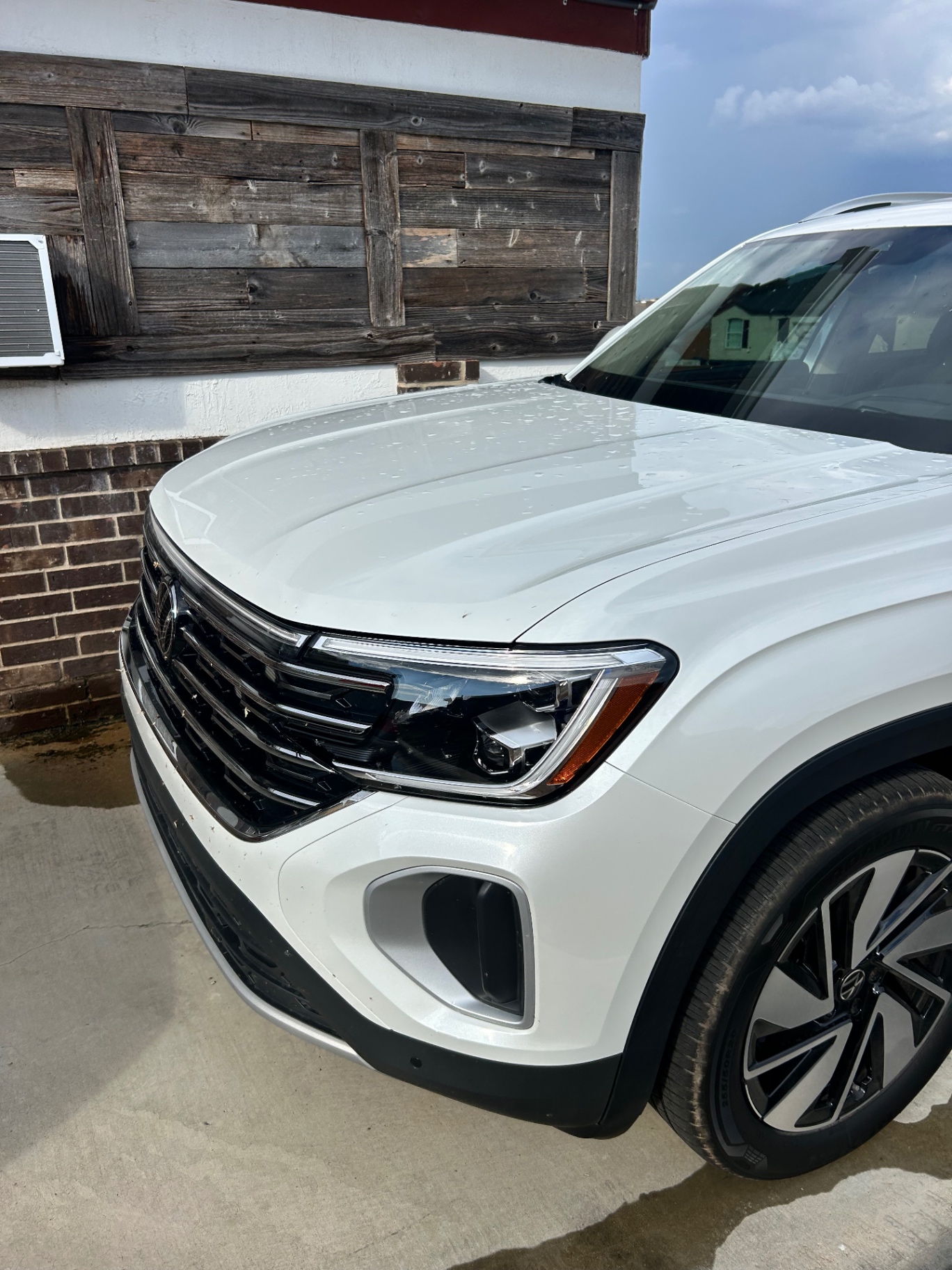 Close nose detail of the white VW Atlas